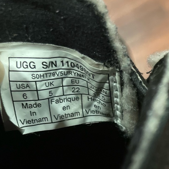 Toddler Black Velcro UGG Shoes - Picture 11 of 12